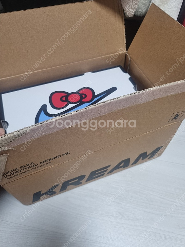 헬로키티 나이키 에어 프레스토 270--1