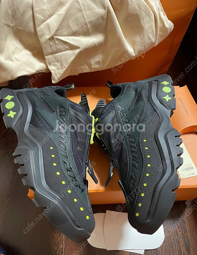 루이비통 밀레니엄 스니커즈 270 새상품급 1회 단시간 착용--3