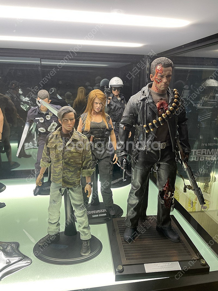 핫토이 터미네이터2 사라코너 t1000 한정판 팝니다.--0