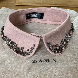 Zara 네크 라인 액세서리 새제품