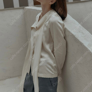 low classic 로우클래식 SCARF BLOUSE