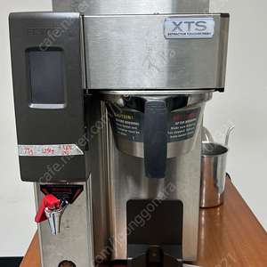 fetco coffee brewer(CBS-2131-XTS) 펫코 브루잉 머신 + 디스펜서 3개 판매합니다.