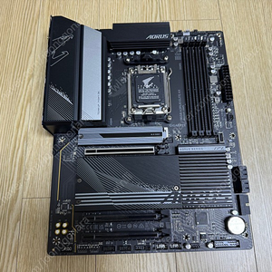 기가바이트 B650 AORUS ELITE AX 판매합니다.