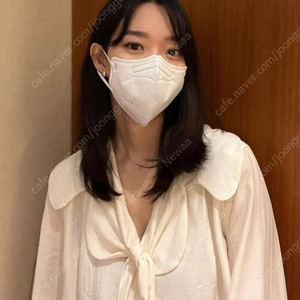 렉토 (RECTO) MATERA RAYON RUFFLE COLLAR BLOUSE (IVORY)