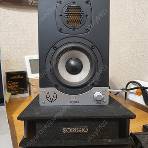 EVE Audio 이브 오디오 SC204 모니터 스피커 + Sorigio 소리지오 방진패드 판매합니다.