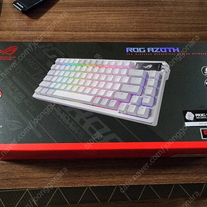 ASUS ROG AZOTH NX MoonLight White PBT 영문 유무선 커스텀 키보드 ( 사전윤활 적축 ) 팝니다.