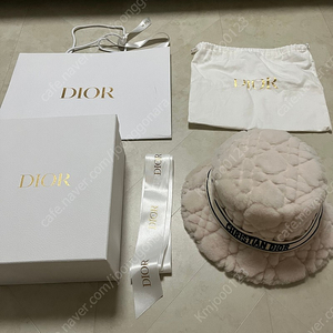 Dior 디올 디 바비 까나쥬 버킷햇 모자 털모자 겨울모자 양가죽