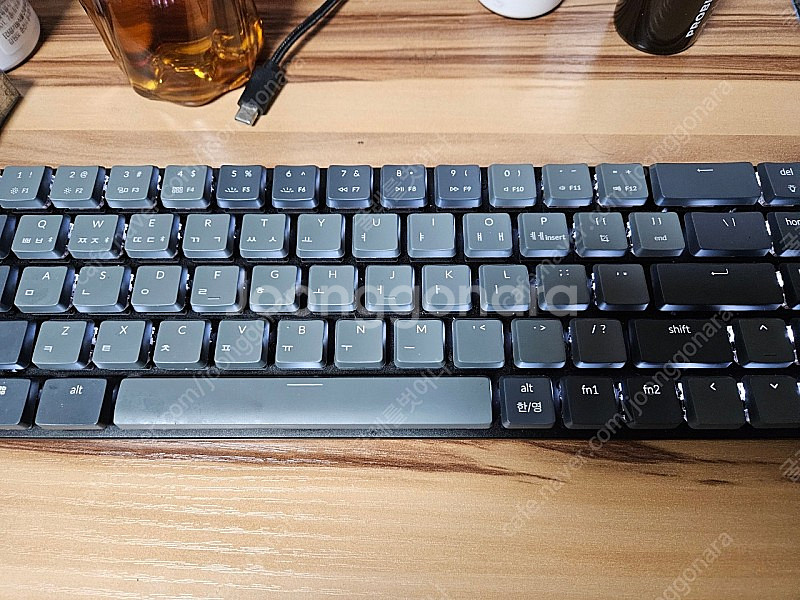 키크론 k7 white led 무선 기계식 키보드(적축) 팝니다 상태최상--0