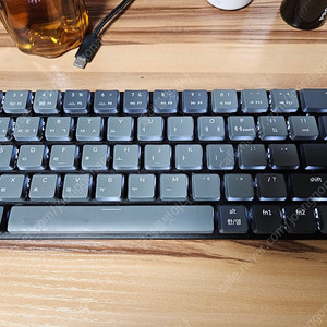 키크론 k7 white led 무선 기계식 키보드(적축) 팝니다 상태최상