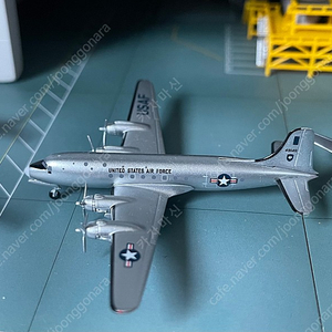 Aeroclassics 1:400 USAF Douglas C-54 DC-4 49040 Die-Cast Model Plane