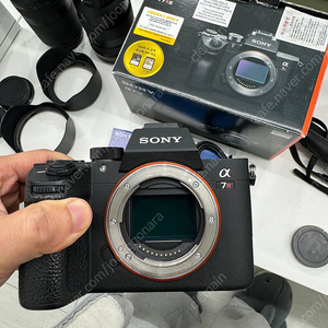 소니 정품 a7r3 팝니다[A급] / 소니 세로그립 VG-C3EM / 캐논 m50 1545 번들 킷 / 캐논 ef-m 32mm f/1.4 stm