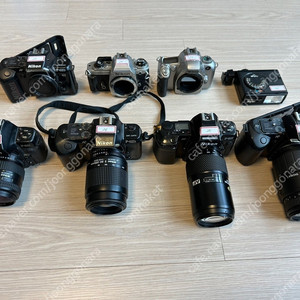 니콘 , 펜탁스 필름카메라 , 수동카메라 , 자동카메라 여러대 판매합니다.