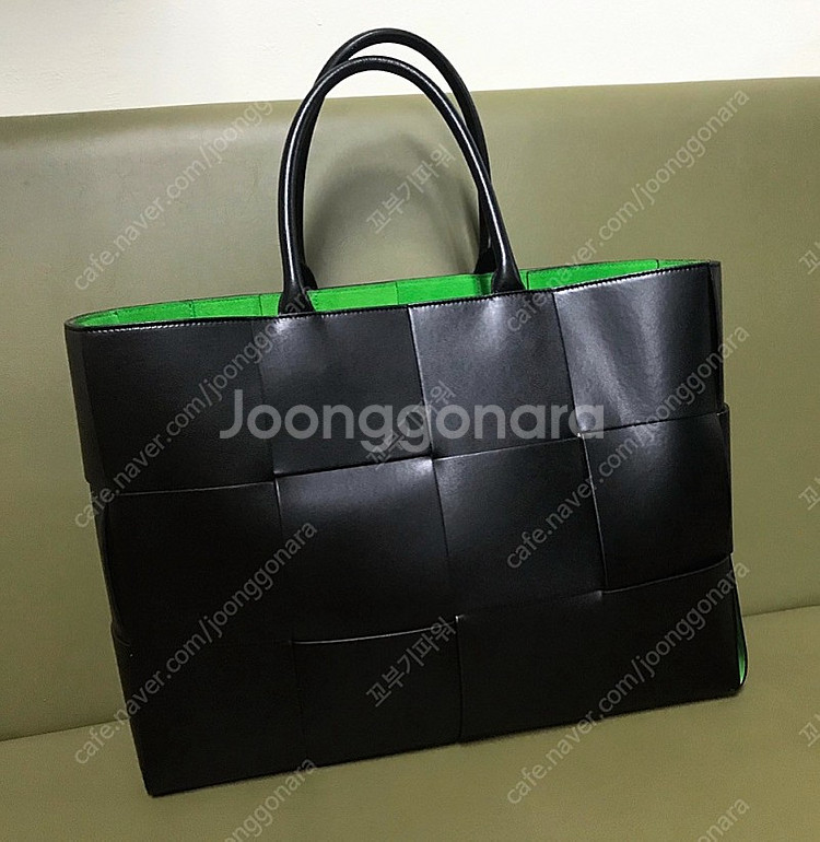 보테가베네타 아르코 라지 토트 550만원짜리--0