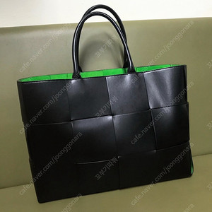 보테가베네타 아르코 라지 토트 550만원짜리