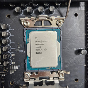인텔 i7-13700K CPU 정품 팝니다.