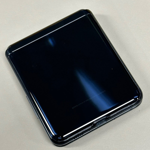 갤럭시 Z플립1 미러블랙 256기가 게임용 가성비폰 6만에판매합니다