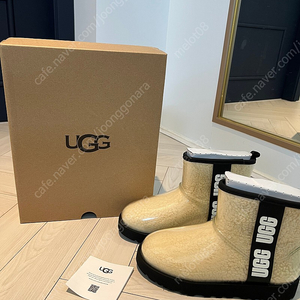 어그 UGG 클리어 미니 우먼 5사이즈(225-230) 미국 공홈 새상품 팝니다.