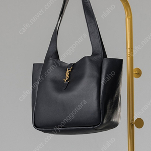 입생로랑 BEA TOTE IN GRAINED LEATHER 미디엄백