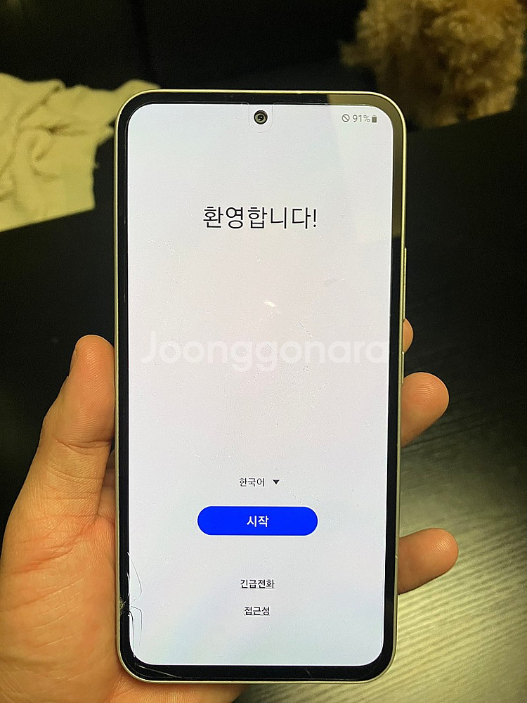 퀀텀4 액정 살짝 금간거 팔아요--0