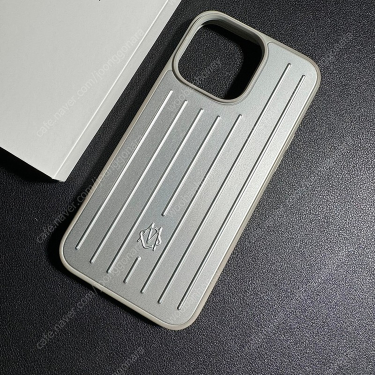 리모와(Rimowa) 아이폰 15 프로맥스 케이스 이미지