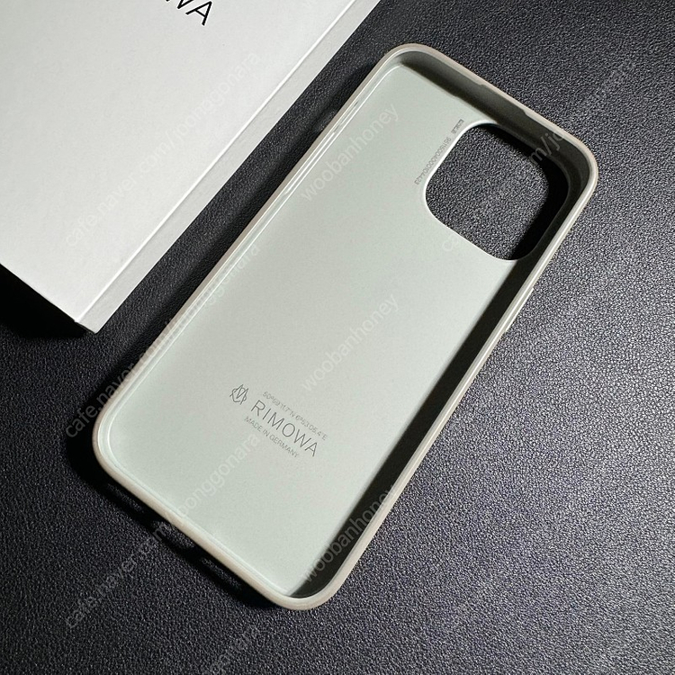리모와(Rimowa) 아이폰 15 프로맥스 케이스 이미지