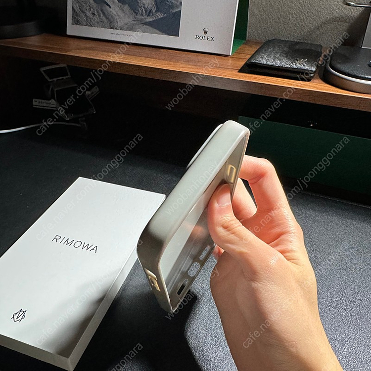 리모와(Rimowa) 아이폰 15 프로맥스 케이스 이미지