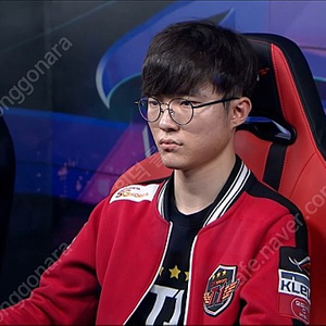 SKT T1 선수용 유니폼 삽니다