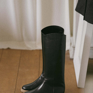 엘보른 Oblique Knee Boots