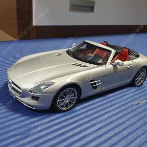 벤츠 정품 다이캐스트 1:18 SLS AMG 로드스터 판매합니다. (미니챔프)