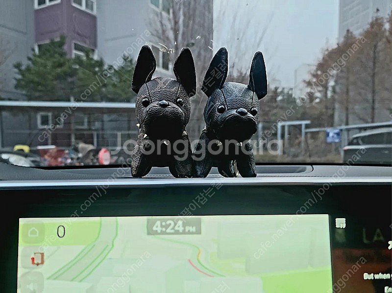 불독 대시보드 장식품 팝니다.--2