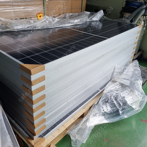 썬셀 태양광 패널 300w 10장 묶음으로 판매합니다.