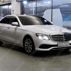 벤츠E클래스 W213 E220d 4MATIC 익스클루시브@중고차@소액할부@전액할부@매입@할부@중고차구매 전부가능 !