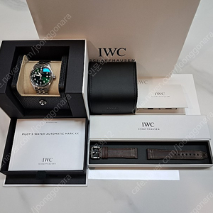 IWC 마크 20 녹판 브레이슬릿 + 가죽스트랩 2023년 5월 국내백화점 스탬핑 민트급 팝니다.