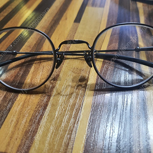 르노안경과 디자인 비슷한 바이너리알로이 안경611 건메탈 색상(진그레이) 5만원 떨이가에 싸게 처분합니다.