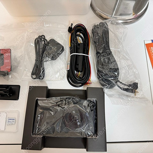 파인뷰 X3300 블랙박스 64GB 팝니다.