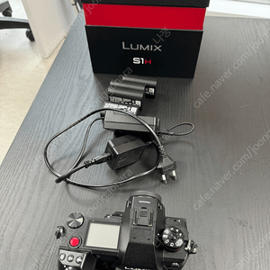 LUMIX(루믹스) S1H + 정품베터리 4개 팝니다.