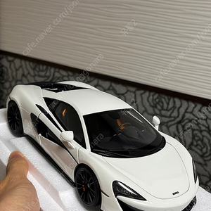 1:18 오토아트 570S