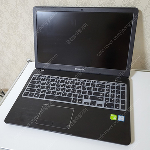 삼성 노트북5 i7 NT500R5M-X78 - 180도 펼쳐짐