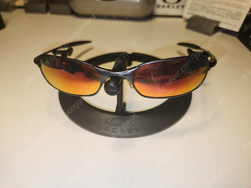 오클리 Oakley Square Wire 2.0 Dark Fire Iridium / 메탈 케이스 이미지