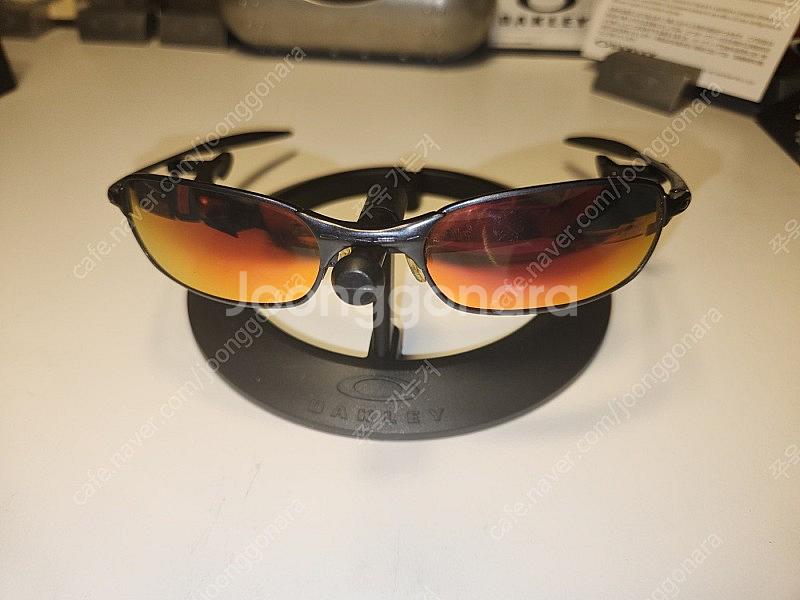 오클리 Oakley Square Wire 2.0 Dark Fire Iridium / 메탈 케이스 - 안심되는 중고거래