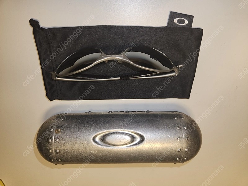 오클리 Oakley E Wire 2.0 Bronze Iridium / 메탈 케이스 이미지