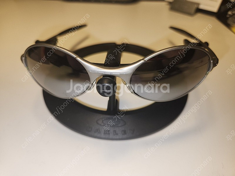 오클리 Oakley E Wire 2.0 Bronze Iridium / 메탈 케이스 - 안심되는 중고거래