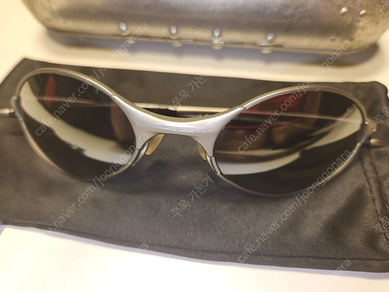 오클리 Oakley E Wire 2.0 Bronze Iridium / 메탈 케이스 이미지
