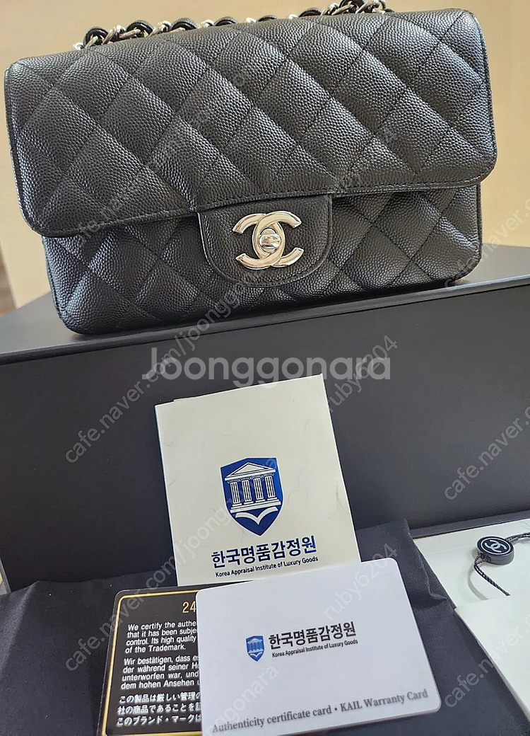 샤넬 뉴미니 캐비어 블랙 은장--2