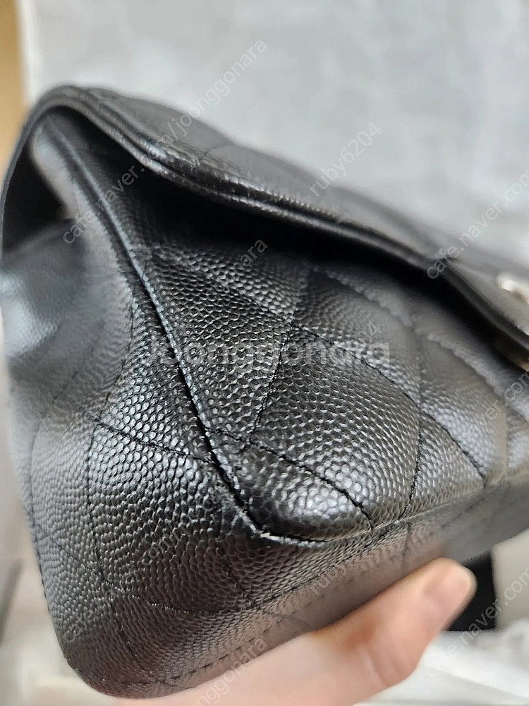 샤넬 뉴미니 캐비어 블랙 은장--4