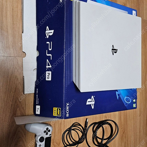 PS4 PRO 1TB 화이트 A급 팝니다.