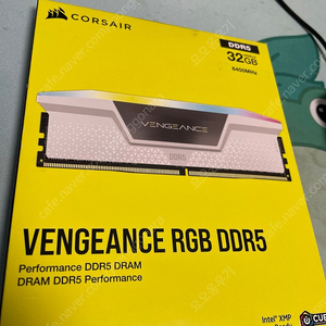 커세어 벤전스RGB 화이트 램 32g(16gx2) DDR5-6400 미개봉 팝니다.