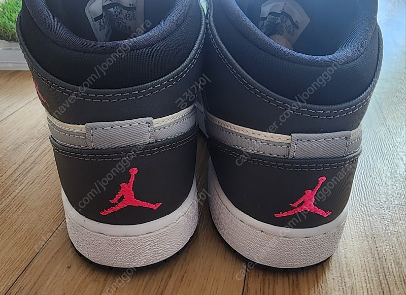 나이키 조던 1 미드 여성 운동화 225사이즈--5