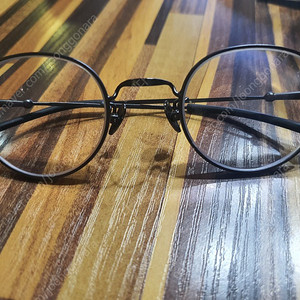 르노안경과 디자인 비슷한 바이너리알로이 안경611 건메탈 색상(진그레이) 5만원 떨이가에 싸게 처분합니다.