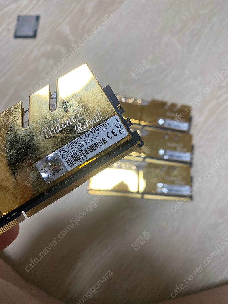 G.SKILL DDR4-4000 CL17 TRIDENT Z ROYAL 골드 쿼드킷 (32GB(8Gx4) 팝니다